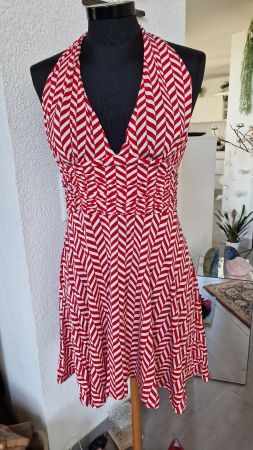 Süsses Neckholder-Kleid