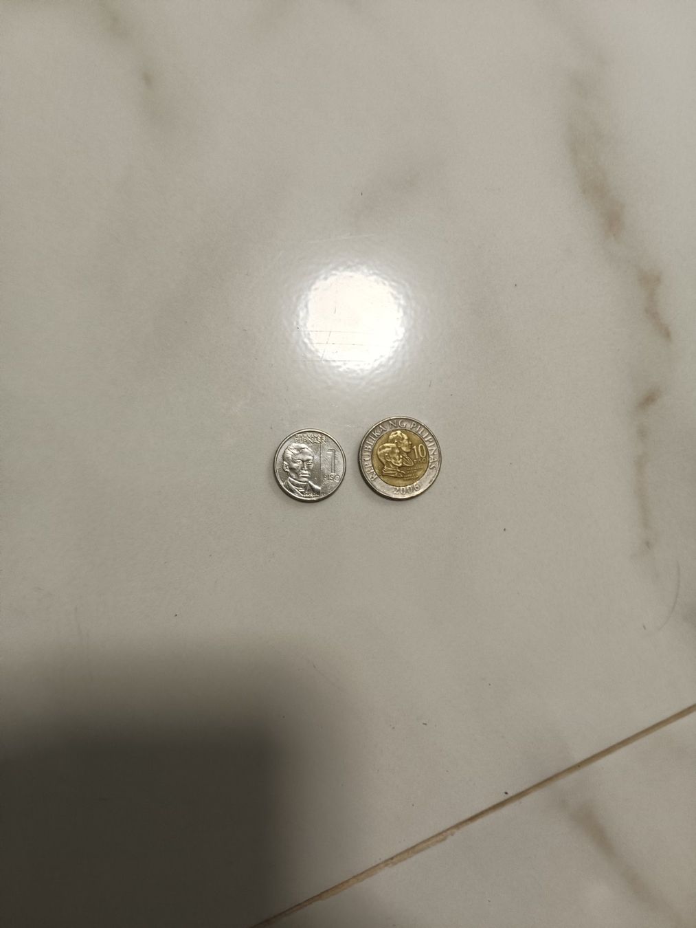 Alle Münzen: Philippinische Pesos 10 und 1Peso – Gebraucht aus Zürich von Apfeltorte