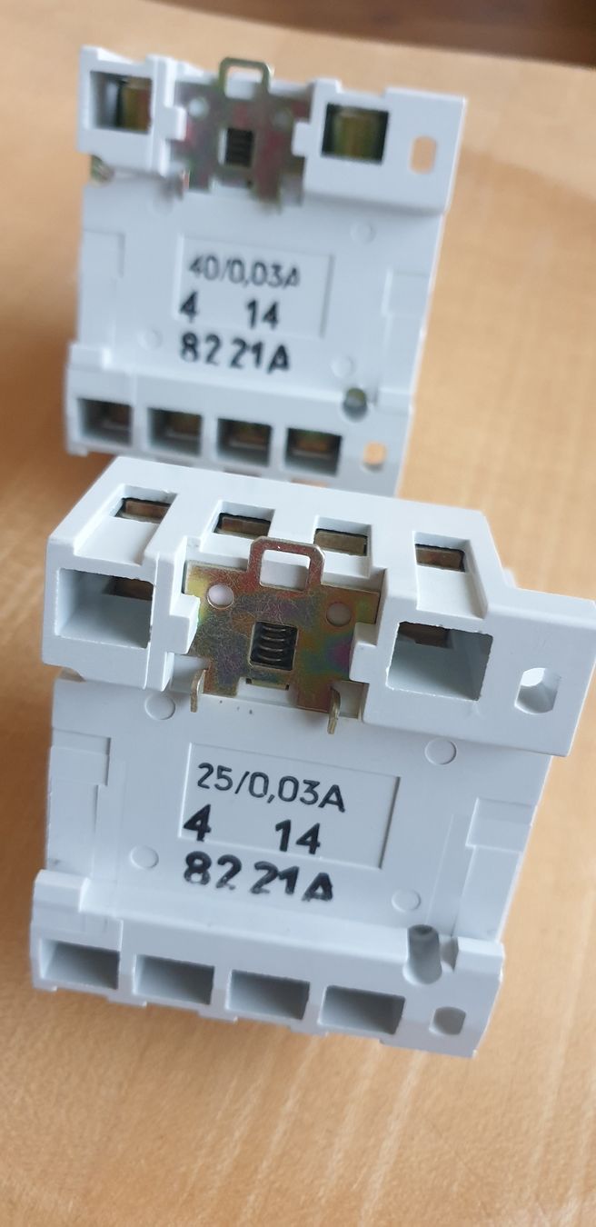 Componenti elettronici: FI-Schutzschalter Schrack/xamax EU – Usato da Wildhaus venduto da enzian66 1