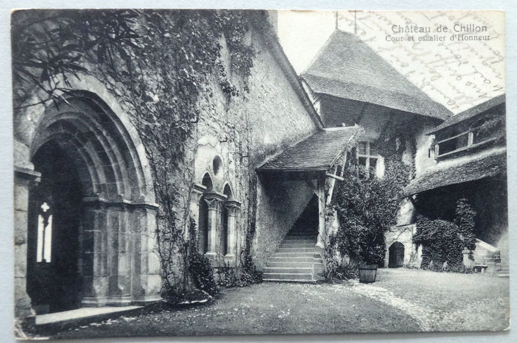 Cartoline postali: Château de Chillon - Cour et escalier d' Honneur – Usato da Fétigny venduto da Billy2miny