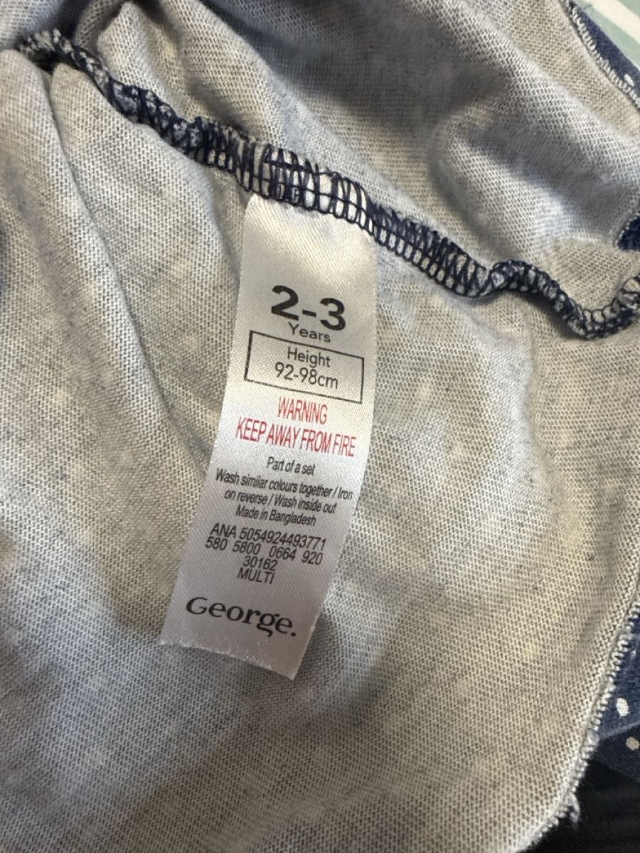 Maglioni & Felpe: Langarmshirt Gr. 92/98 mit Pünktli-Muster – Usato da Zürich venduto da Krikri21 2