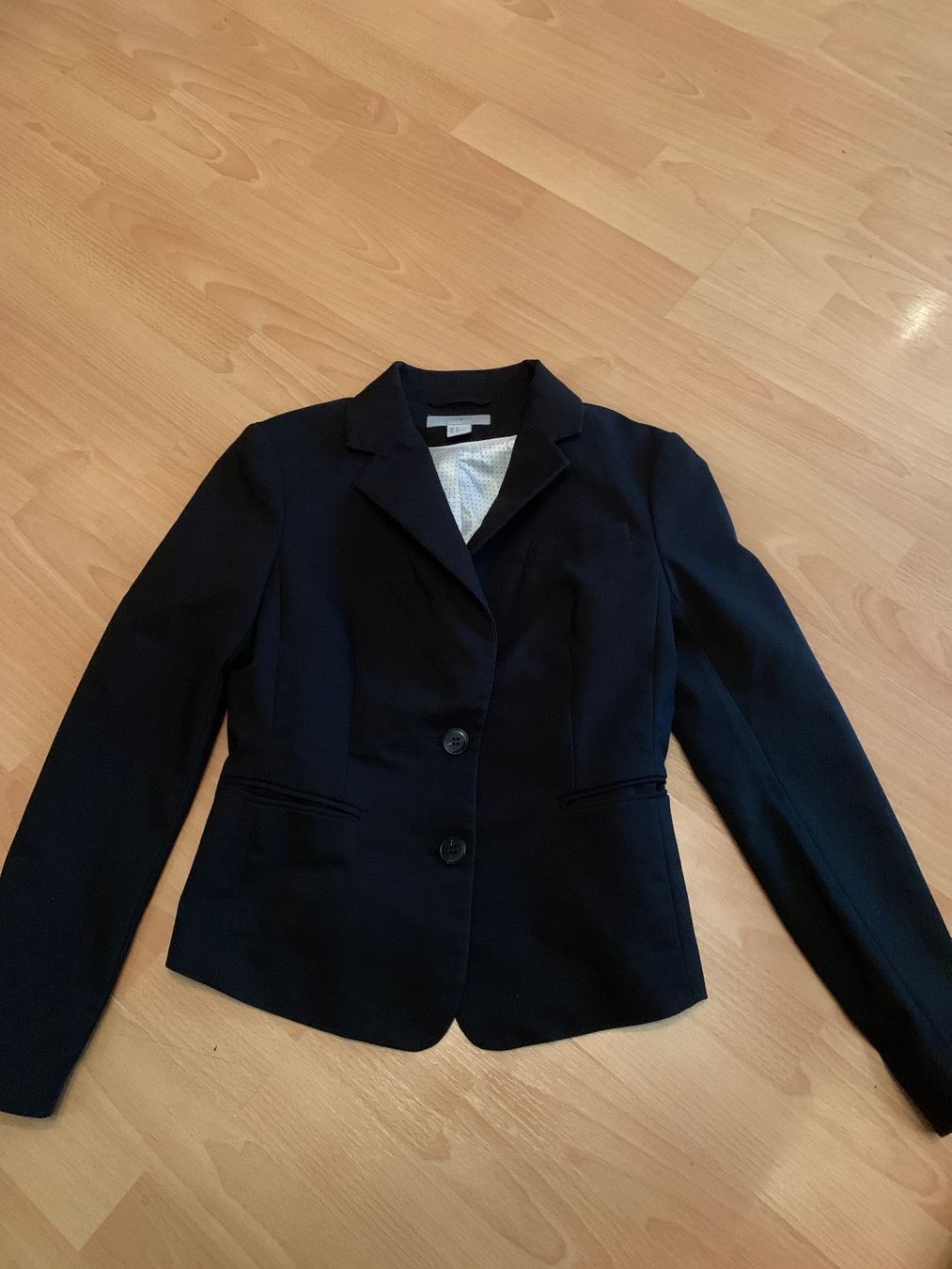 H&M Giacche: Joli blazer noir H&M taille 36 – Usato da MEYRIN venduto da Gwendo10