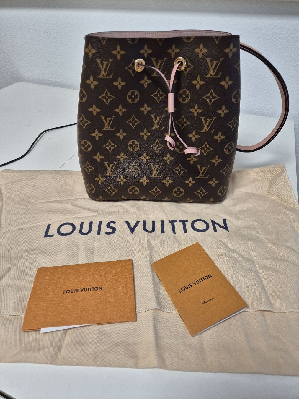 Louis Vuitton Borse da donna: Louis Vuitton Neonoe rosé poudre – Nuovo (secondo la descrizione) da Basel venduto da SBAW