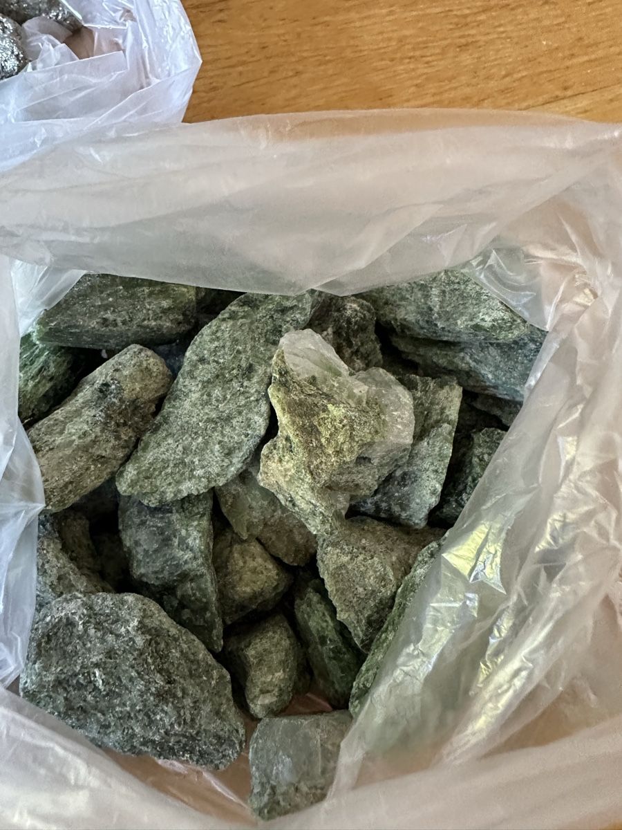 Mineralien & Heilsteine: Mineralien Pyrit/Prenit/Cromdiopsit – Gebraucht aus Bern von Ruhrallee 1