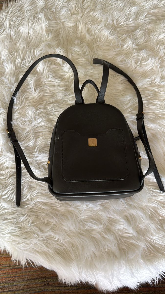 Mcm Sacs à dos: MCM Stark Rabbit Backpack Black Leather — Great Condition! 5 – Neuf (Voir description) à Versoix par pen_6hgs 7