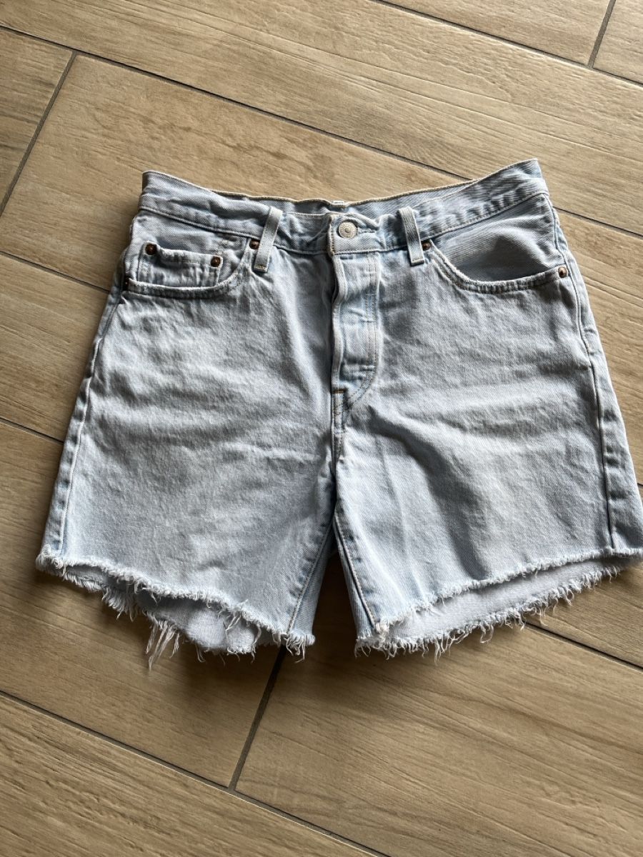 Jeans: Levi's 501 Shorts hellblau Grösse W28 – Gebraucht aus Marin-Epagnier von Pastankl