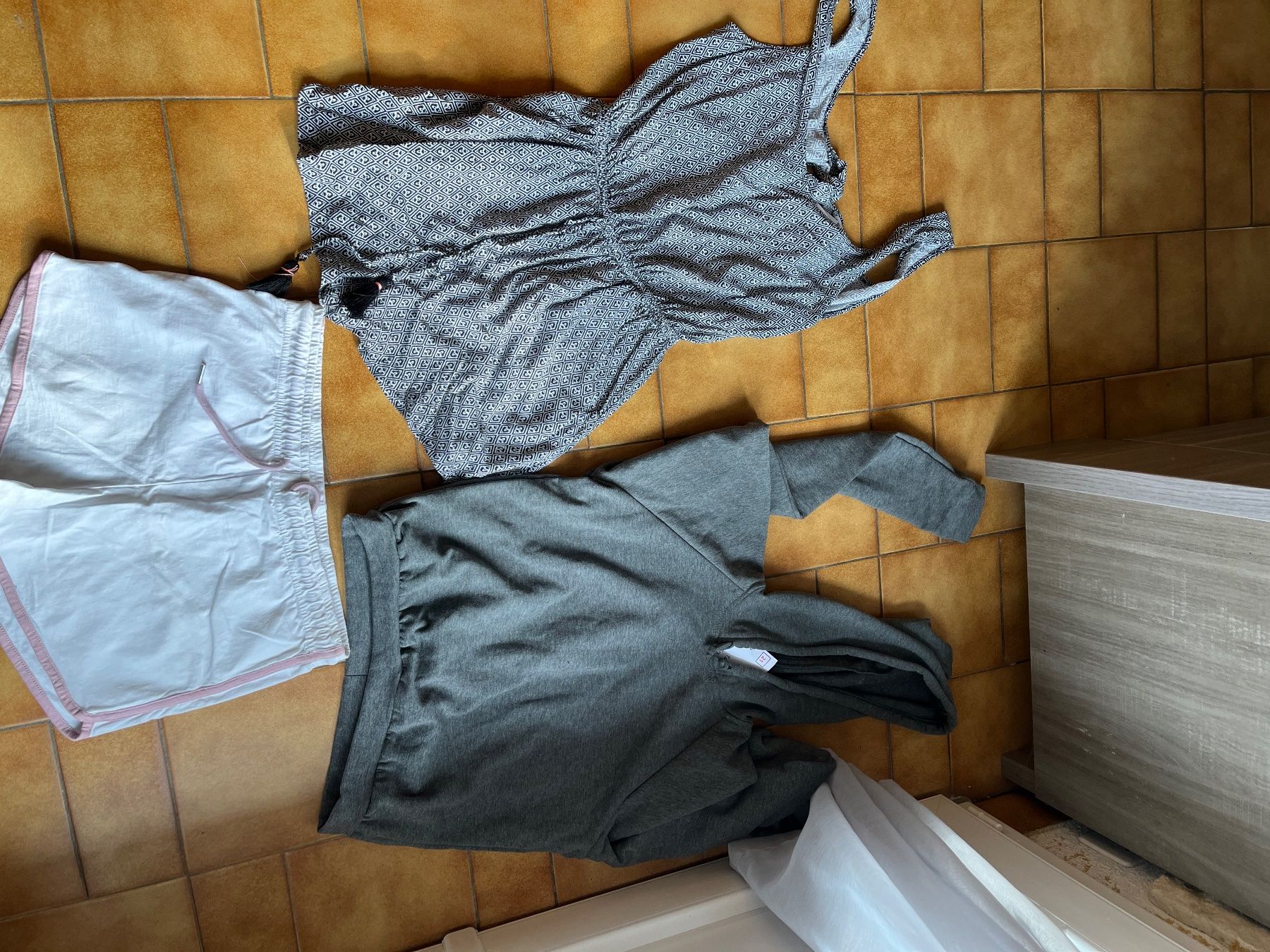 Kleiderpakete: Lot 7 habits Taille M Mel – Gebraucht aus Veyrier von kimedovapa 3
