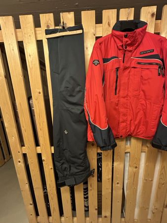 Descente Skianzug Jacke rot Hose schwarz gebraucht