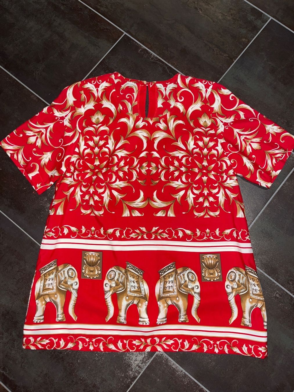 T-shirt: T-Shirt – Nuovo (secondo la descrizione) da Hombrechtikon venduto da Kaatja