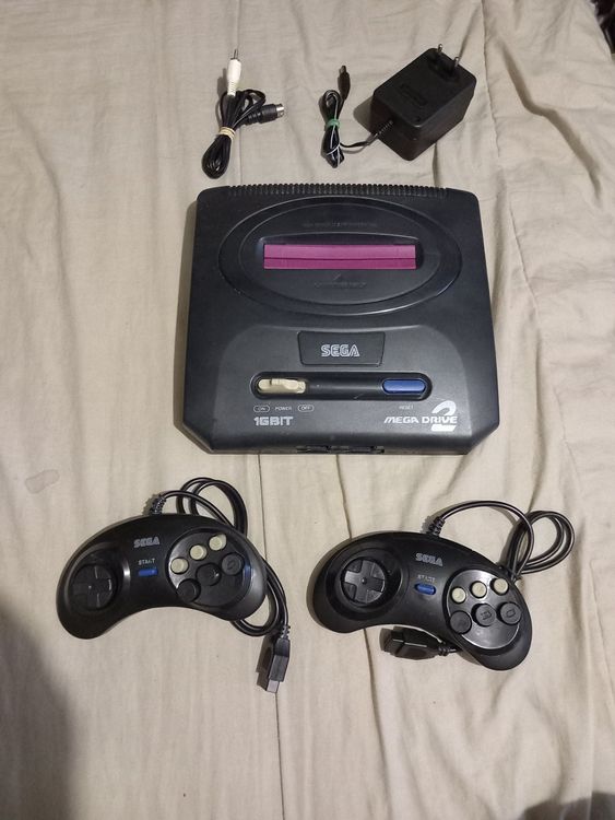 Pack 2 Manettes Sans-fil Pour Sega Mega Drive – WKK, Complet Avec Boîte Et Notice