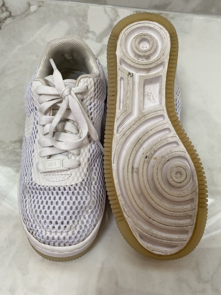 Nike Chaussures filles: Mädchen Sneaker Nike Air Gr. 35.5 – D'occasion à Estavayer-le-Lac par Mimmy02 2