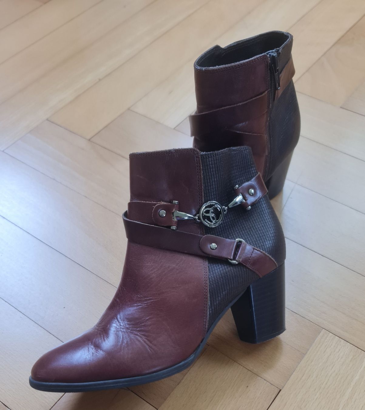 Scarpe da donna: Herzige Stiefelette Gr. 37 – Usato da Kriens venduto da ..stx..