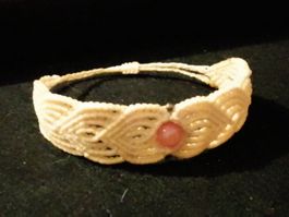 handgemachtes Makramee Armband mit Karneol Perle