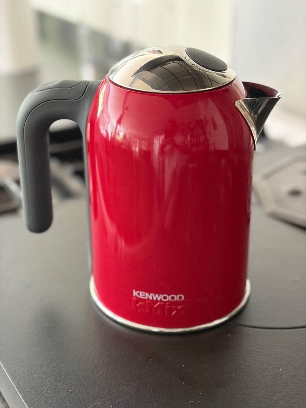 Kenwood Bouilloires électriques: Bouilloire Kenwood rouge – D'occasion à Mézières VD par kha_85m2