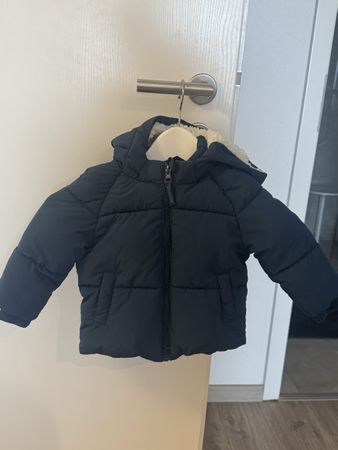 Doudoune bleu marine avec capuche taille 74 9M