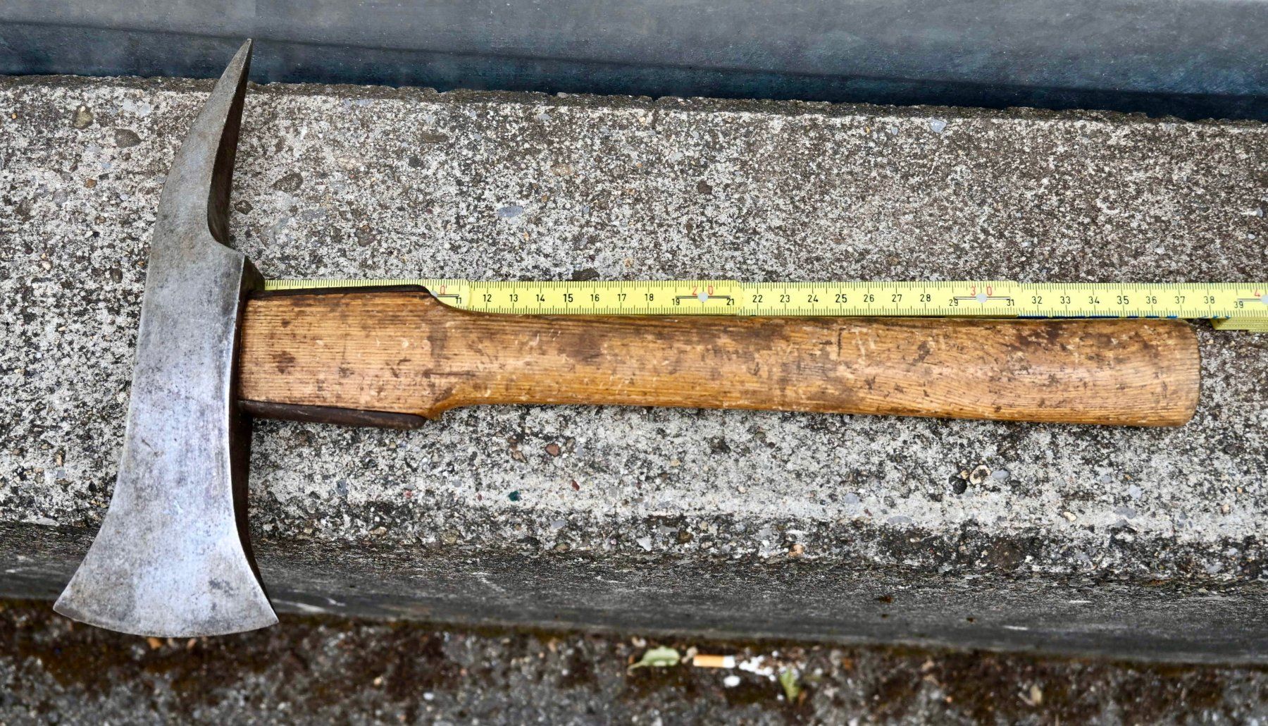 Alle Werkzeuge: altes Feuerwehr - Beil TOMAHAWK länge 37cm – Gebraucht aus Pfaffhausen von mono_rec 2