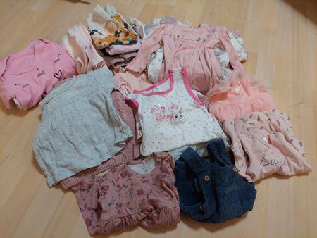 Kleiderpaket Mädchen Grösse 68, 30 Teile