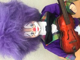 Musikclown mit Violine: Puppe handgefertigt, auf Ständer