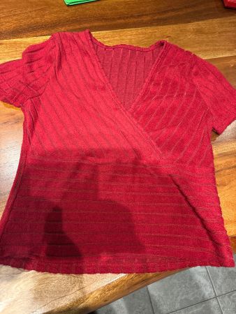 Damen Wickelshirt rot gerippt Grösse M