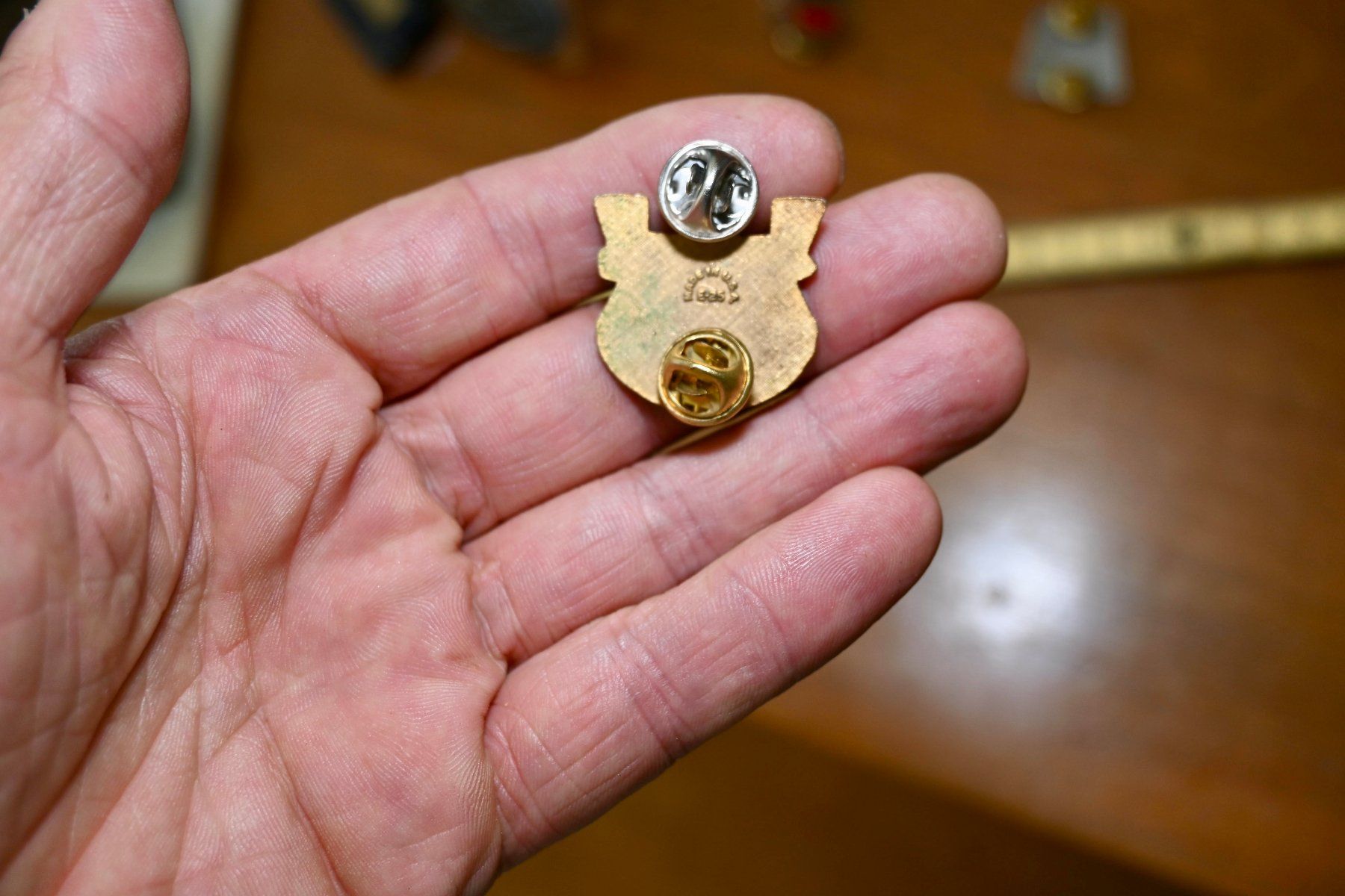 Placchette & Badge: VINTAGE US Army - 130th Engineer Brigade Emaille Pin – Usato da Pfaffhausen venduto da mono_rec 2