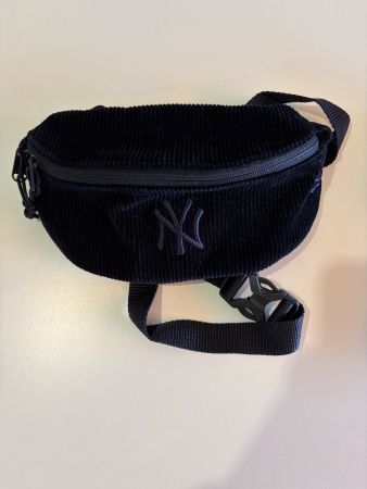 New Era NY Yankees Bauchtasche – Marineblau