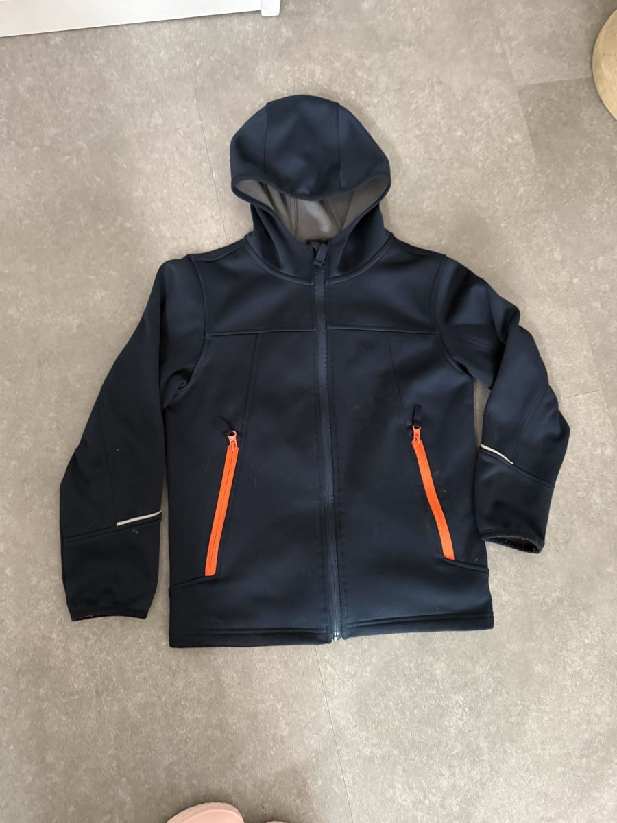 Jacken & Mäntel: Veste softshell 134-140 – Gebraucht aus Estavayer-le-lac von Verm1470