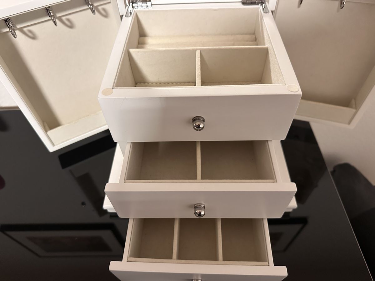 Sonstige Dekorationen & Accessoires: Schmuckkasten weiss – Gebraucht aus Zürich von Butterfluege 2