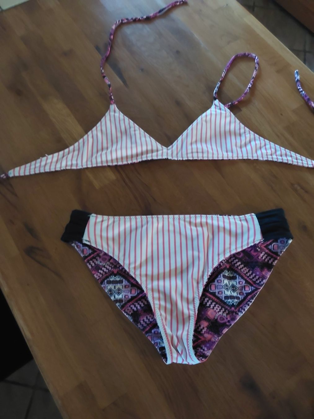 Maillots de bain: Maillot de bain réversible 152/158 – D'occasion à Gingins par danolive 1