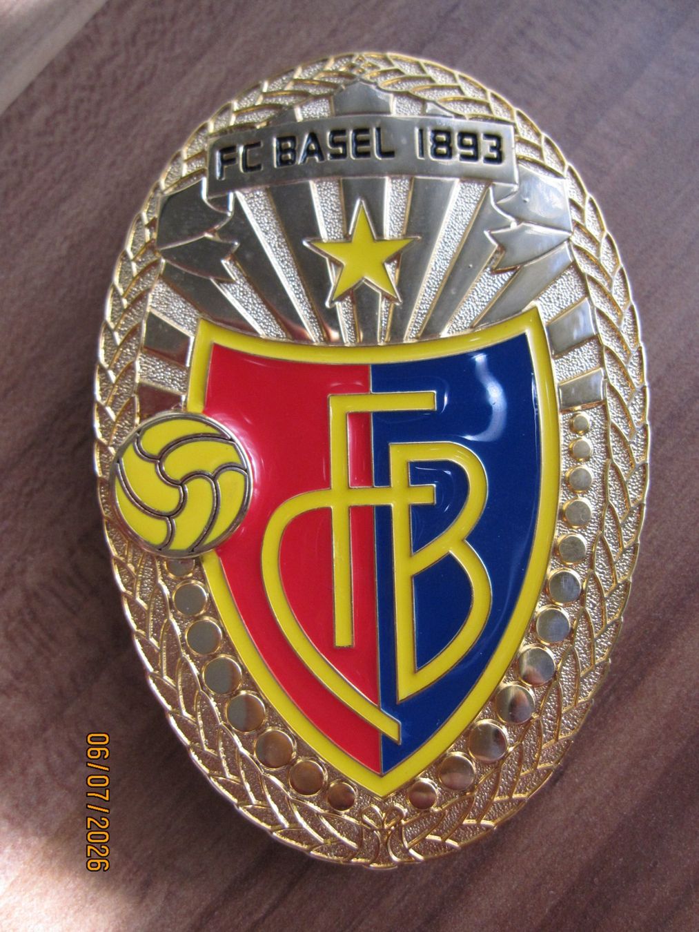FC Basel Plaketten & Abzeichen: FC Basel Autoemblem / Kühlergrillplakette – Neu und originalverpackt aus Basel von baslerbebbi02