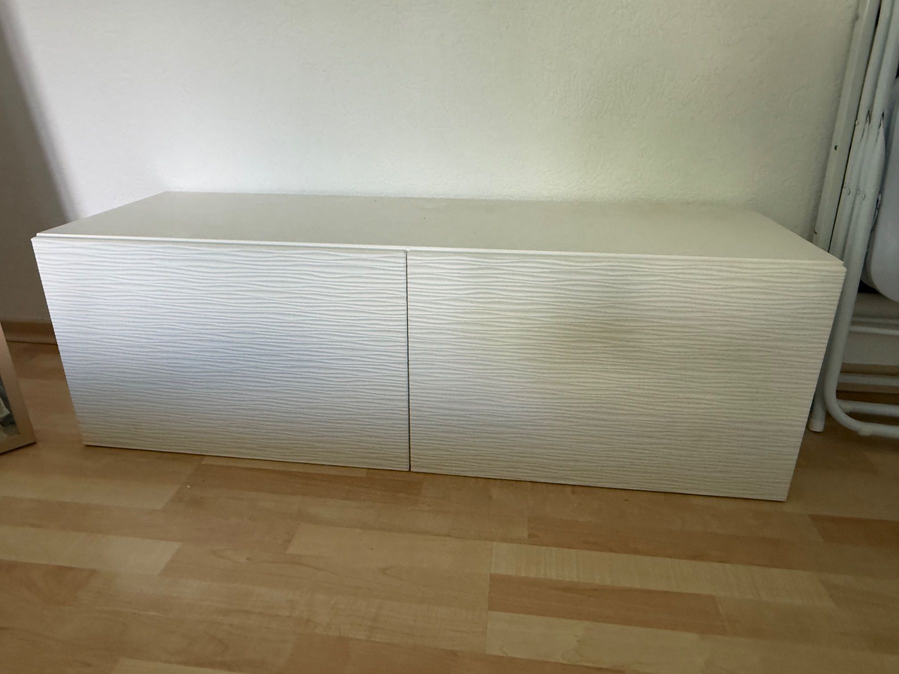 Armadi: Weisses Sideboard mit zwei Türen. – Usato da Solothurn venduto da san_hyr2