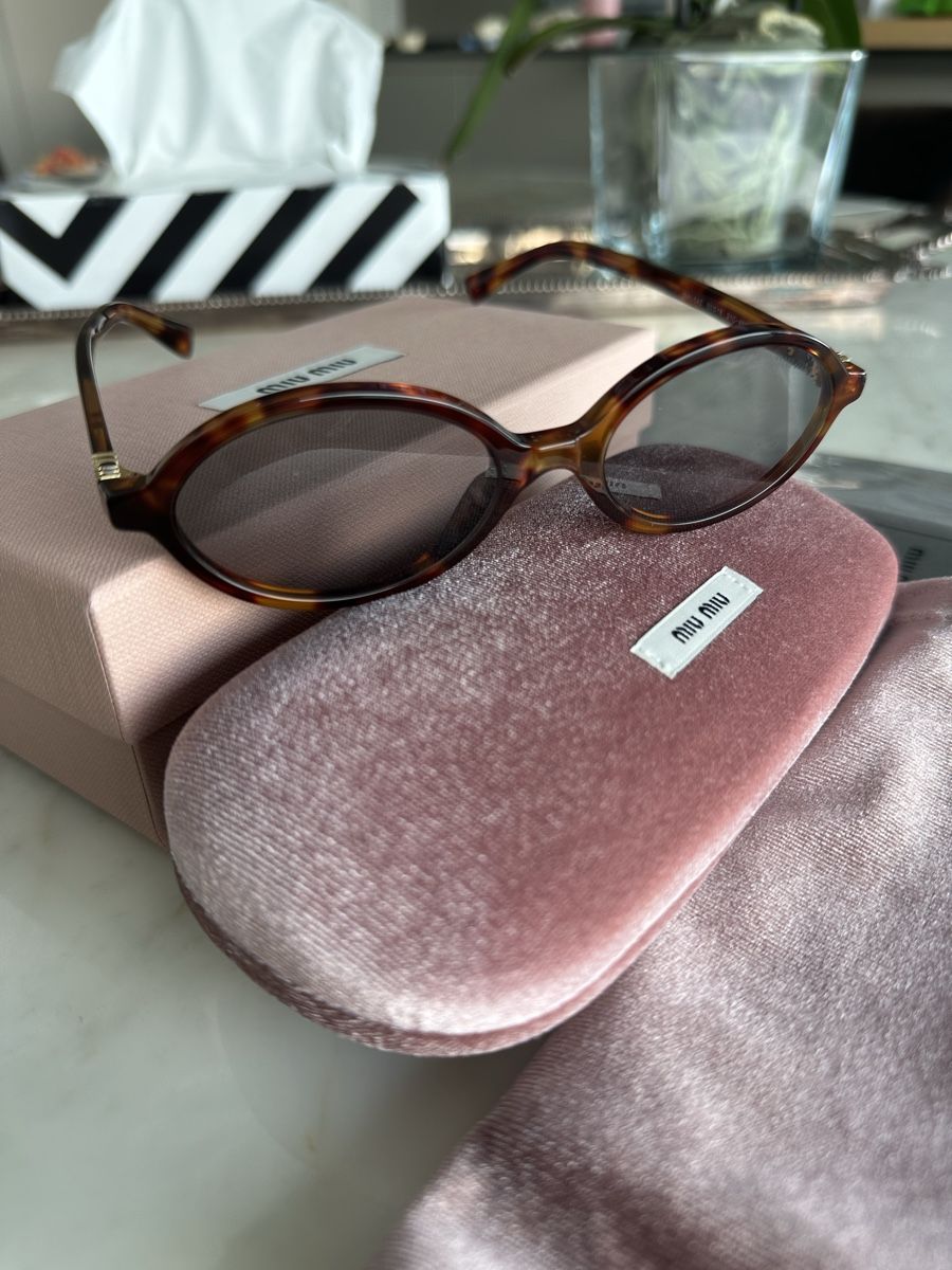 Miu Miu Occhiali & Lenti: Miu Miu Sunglasses  – Nuovo e nell'imballaggio originale da Meierskappel venduto da fhu_tt78 2