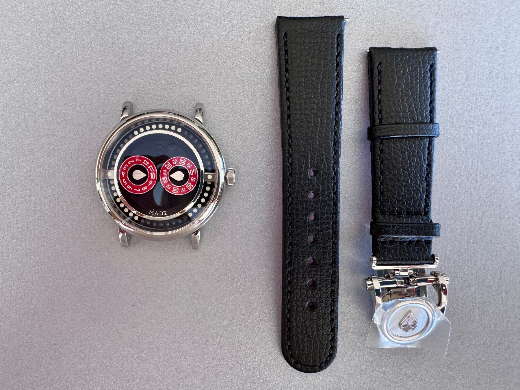 MB&F Orologi: Neuwertige M.A.D.Editions M.A.D.2 R&B mit Box – Nuovo e nell'imballaggio originale da Glattpark (Opfikon) venduto da marionsch 3