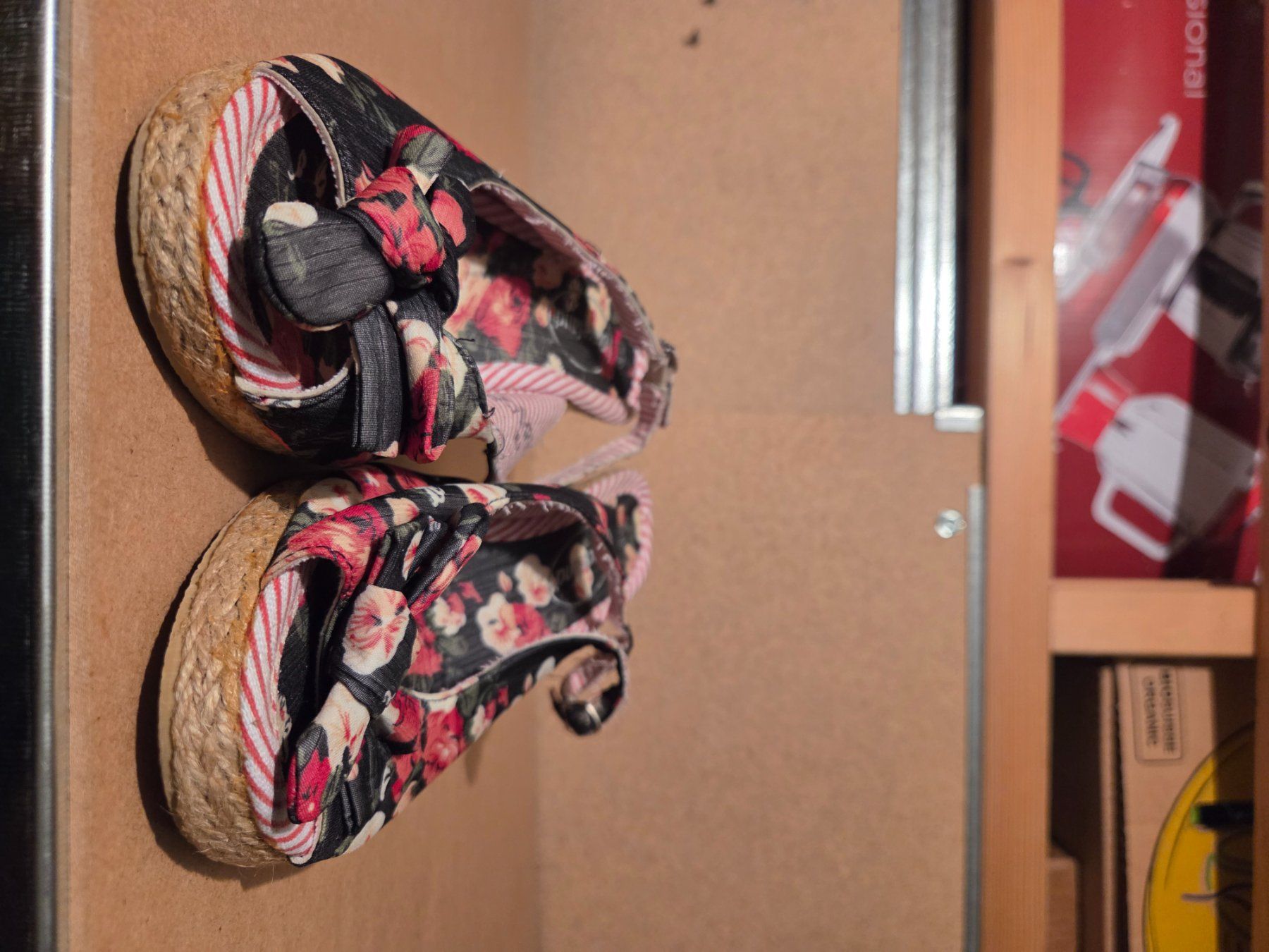 Damenschuhe: Espadrilles à fleurs, taille 38 – Gebraucht aus Brügg BE von rup_p6cw