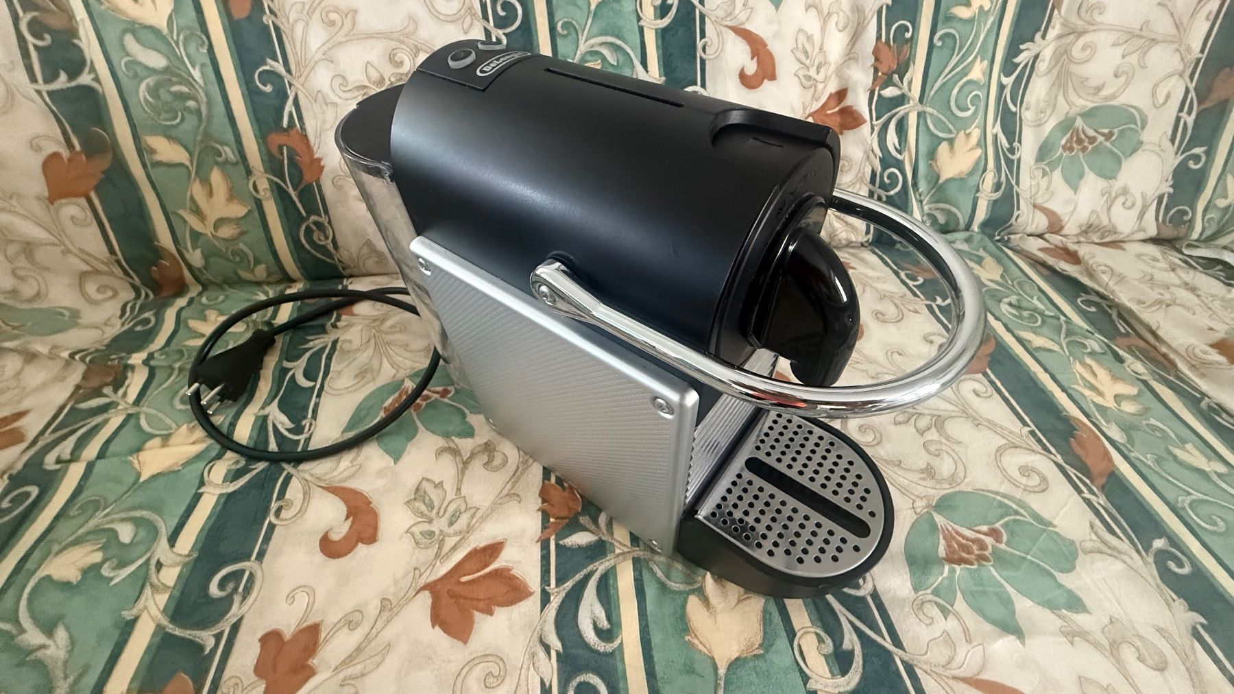 De'Longhi Macchine per caffè & Macchine per espresso: Macchina caffè DeLonghi Nespresso nera argento – Usato da Monte Carasso venduto da Ely67