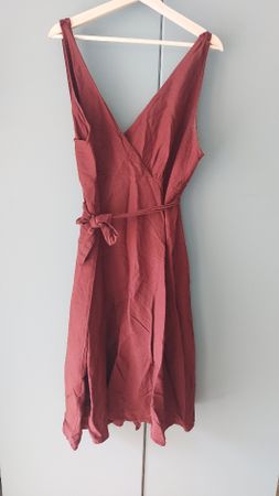 Elegantes Leinen Wickelkleid