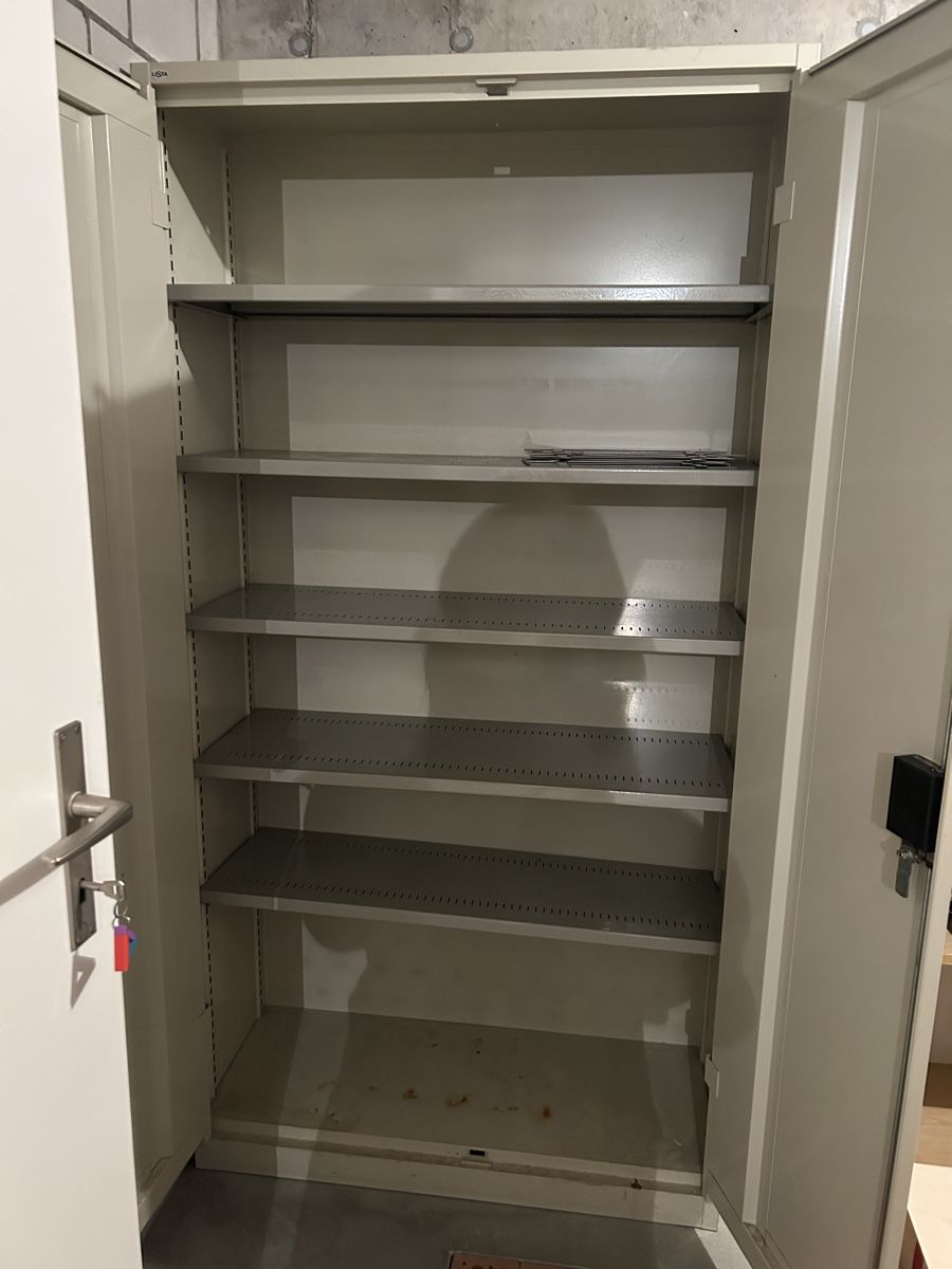 Armoires: Metallschrank Lista – D'occasion à Niederlenz par Boston04 1
