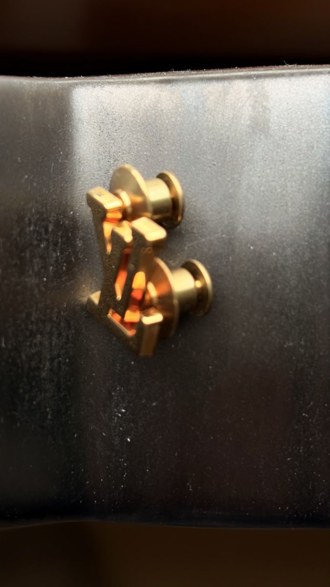 Louis Vuitton Broschen & Nadeln: Louis Vuitton Broche – Gebraucht aus St. Moritz von Capricorn88 3