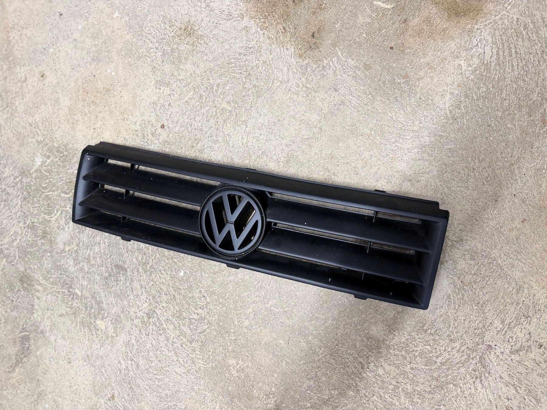 Volkswagen Tutti pezzi di ricambio auto: VW Corrado Kühlergrill – Usato da Safenwil venduto da ins_6ntm 1