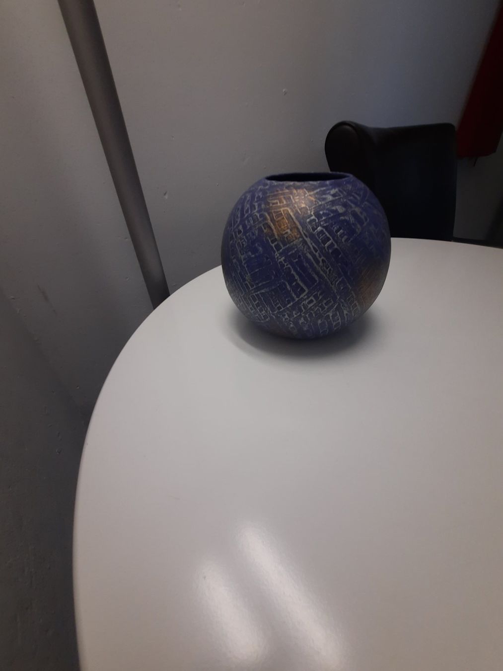 Vasi & Recipienti: runde viollete Vase – Usato da Zürich venduto da ONVA-RE-USE 3
