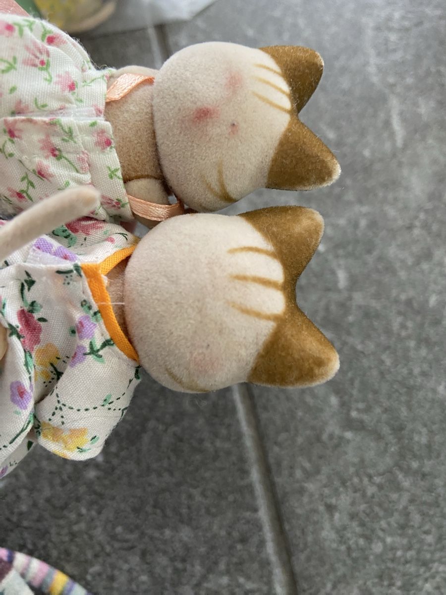 Sylvanian families Giocattoli: Katzenfamilie Sylvanian – Usato da Zürich venduto da Lilabalu65 1