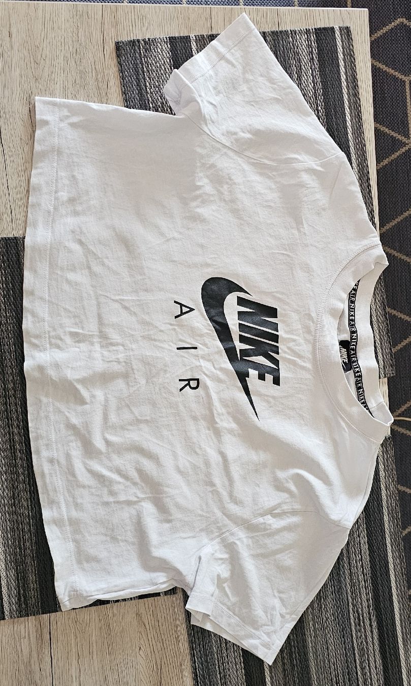 Nike Top: Nike Air Crop-Top – Usato da Niederbuchsiten venduto da p16_k9xy