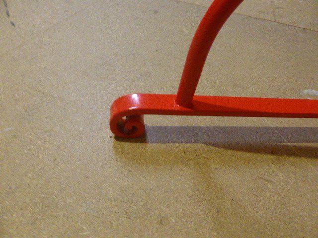 Tavoli: Antiker runder Metall Tisch – Usato da Hitzkirch venduto da kleinerbaer01 2