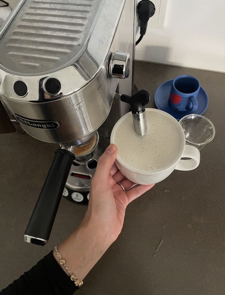 De'Longhi Machines à café & Machines à expresso: Delonghi dedica - espresso machine – D'occasion à Rolle par Lili1234567890 2