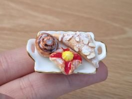 Gebäck auf Keramik Platte Handgemacht, auch für Maileg