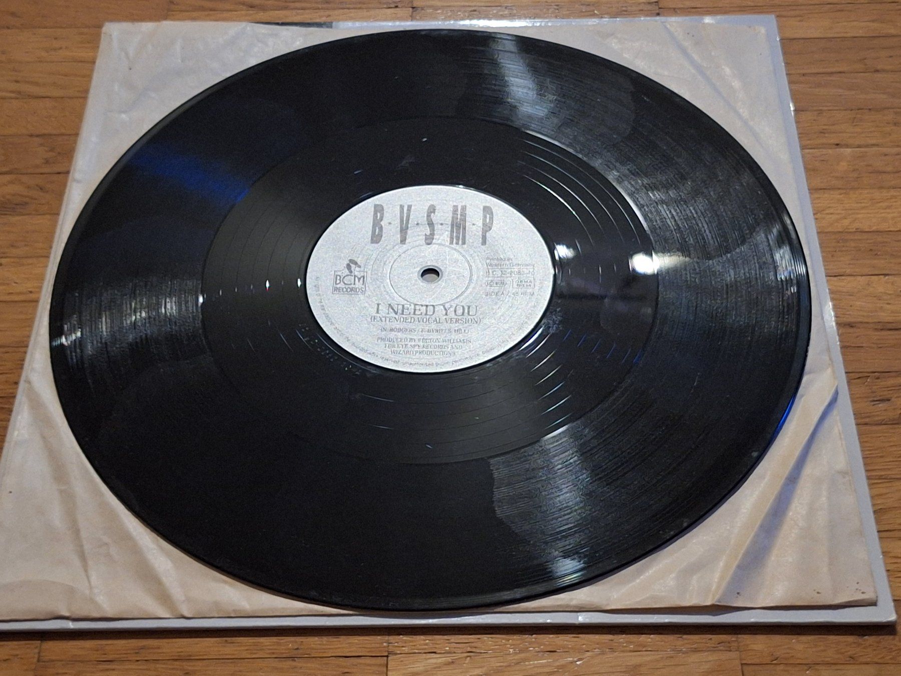 Dischi in vinile: B.V.S.M.P., I Need You - 12" Maxi EU 1988 – Nuovo (secondo la descrizione) da Oberentfelden venduto da Musicud 2