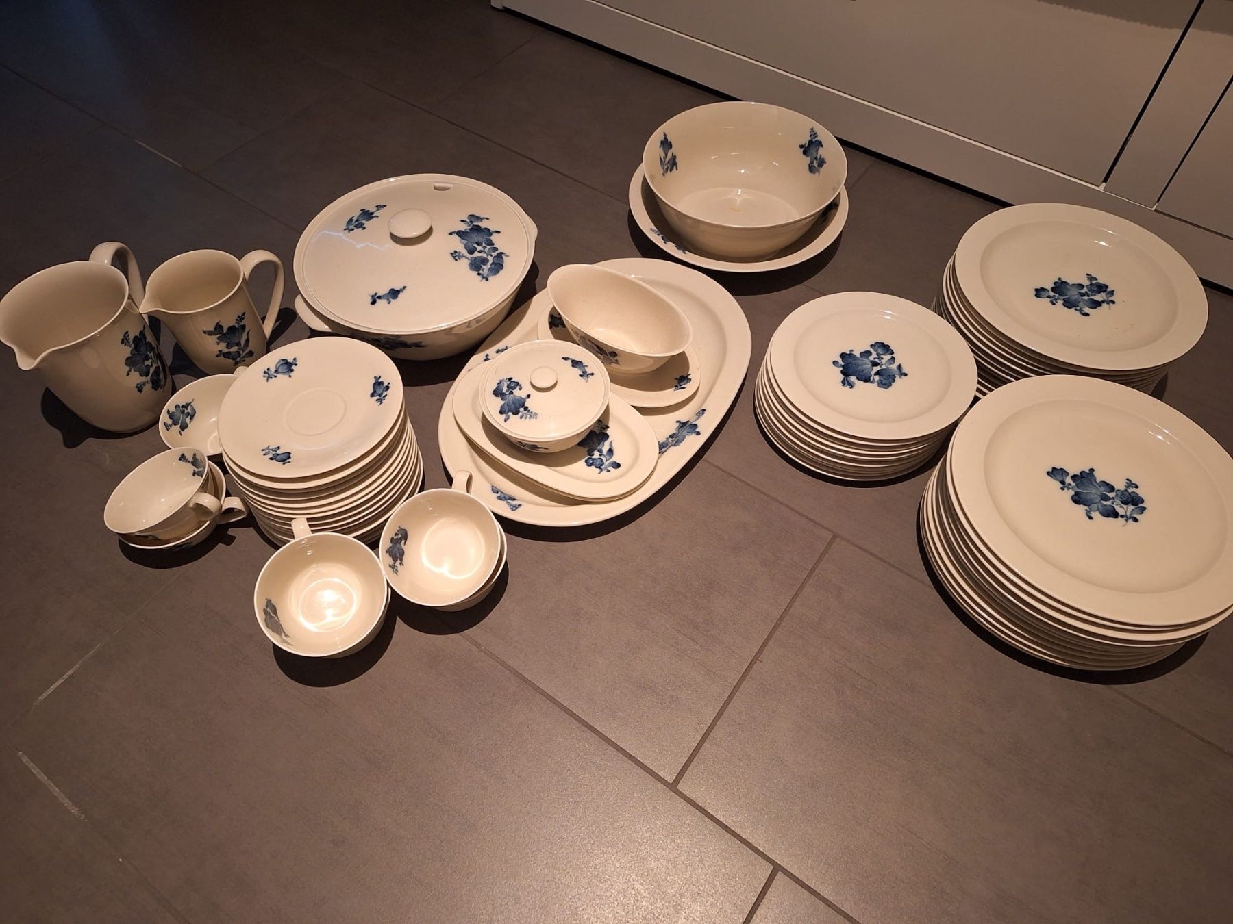 Geschirrsets: Langenthal Geschirr Set – Gebraucht aus Rafz von Nb.photography