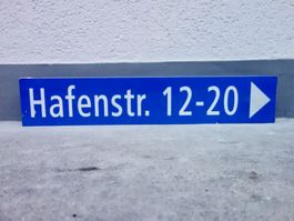 blaues Strassenschild HAFENSTR. 12-20 Wegweiser HAFENSTRASSE