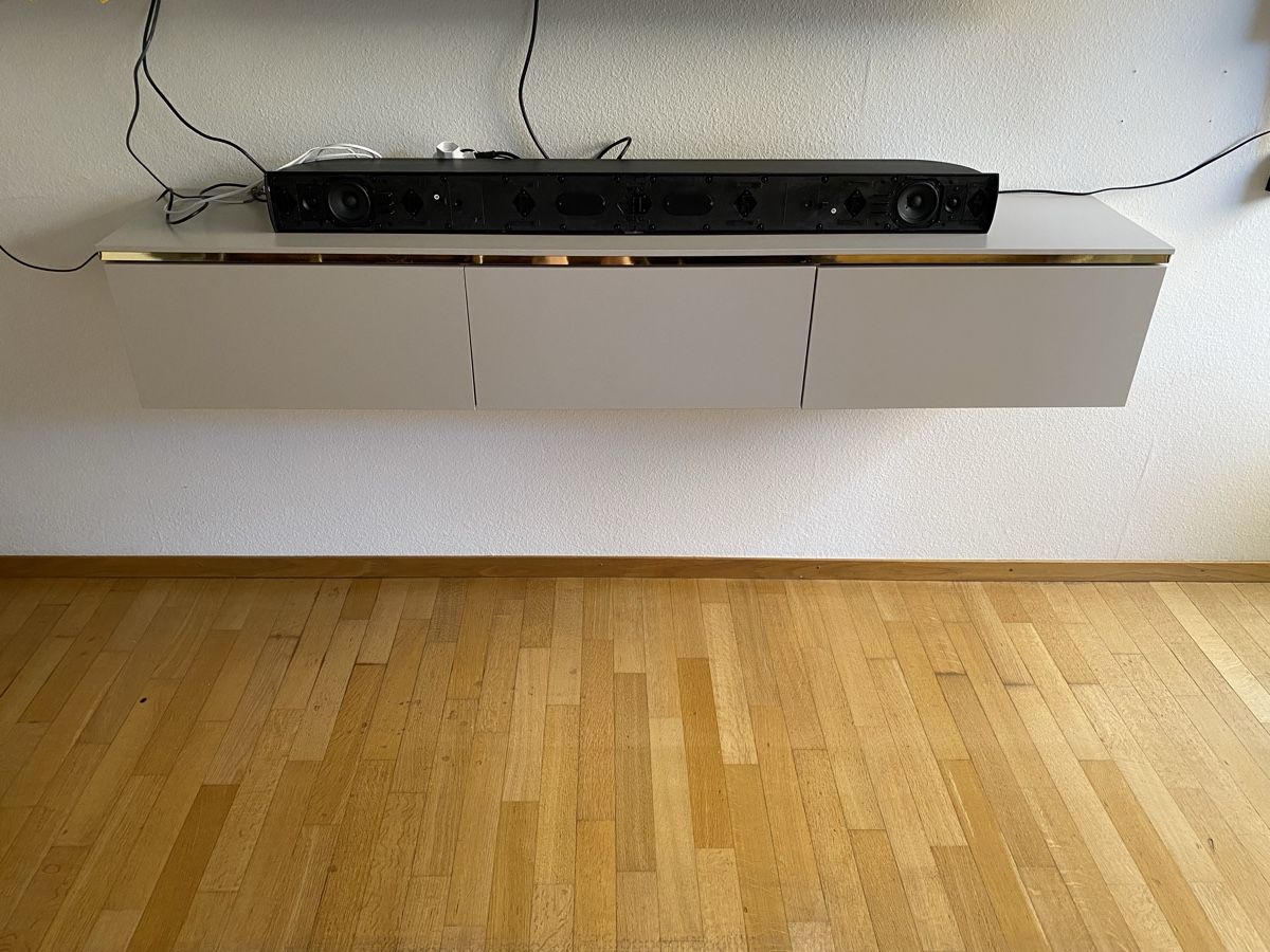Cassettiere: Sideboard drei Monate alt – Nuovo (secondo la descrizione) da Rorschach venduto da cabrones98
