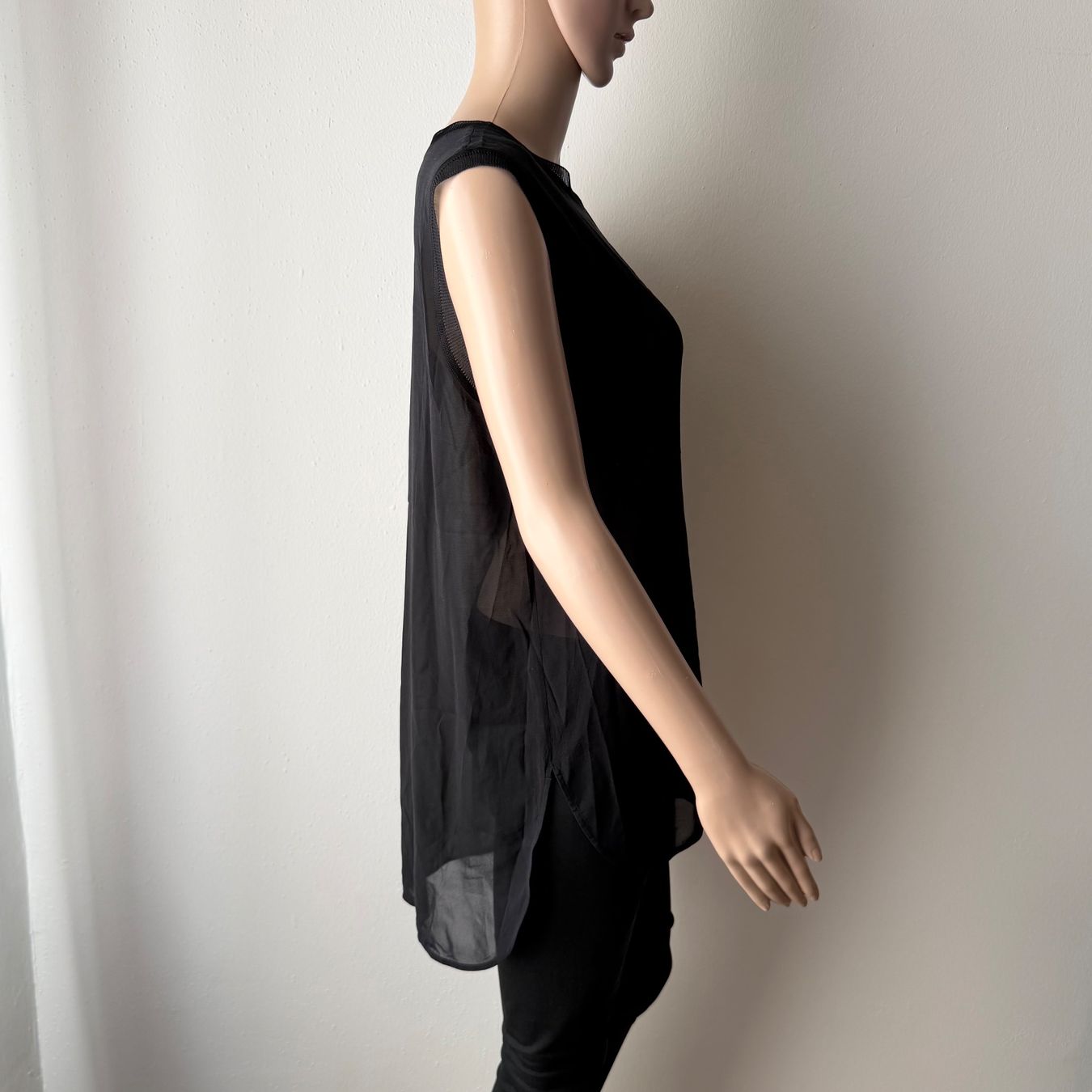 Tops: VINCE Top halbtransparent 🖤 – Gebraucht aus Zürich von ClosetQueen 5