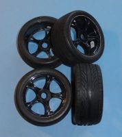 Satz Strassenreifen 1:8, 4WD - fast neu